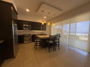 Kuchyň nebo kuchyňský kout v ubytování Beachfront Apartment in Puerto Escondido at Vivo Resort