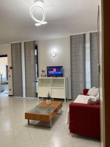 Μια τηλεόραση ή/και κέντρο ψυχαγωγίας στο La Corte di Aurius