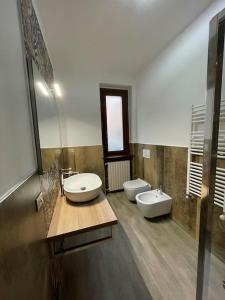 Ένα μπάνιο στο La Corte di Aurius