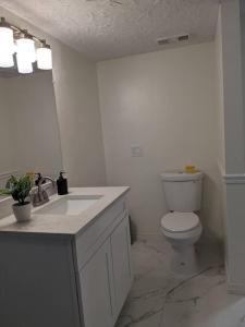 Un baño de Oceanfront 2br2b, Ocean Views, Heated Pool, Spa