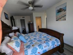 Cama o camas de una habitación en Oceanfront 2br2b, Ocean Views, Heated Pool, Spa