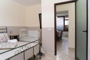 a bedroom with a crib in a room at Intera casa indipendente vicino al centro di Catania in Catania