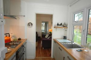 A kitchen or kitchenette at Spring Harbour 