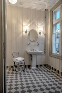 a bathroom with a toilet, sink, and mirror at Camillas Hus in Oslo