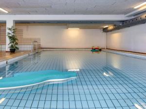 Kolam renang di atau dekat dengan 4 person holiday home on holiday park in Glesborg