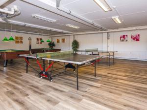 Kemudahan pingpong di 4 person holiday home on holiday park in Glesborg atau berdekatan