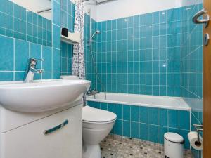 Bilik mandi di 4 person holiday home on holiday park in Glesborg