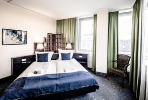 Postel nebo postele na pokoji v ubytování Hotel Mirage Düsseldorf-Neuss