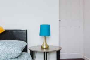 Χώρος καθιστικού στο Single Room with Shared Bathroom, parking & wifi +2 φωτογραφίες
