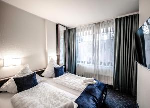 Postel nebo postele na pokoji v ubytování Hotel Mirage Düsseldorf-Neuss