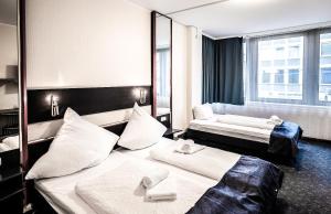 Postel nebo postele na pokoji v ubytování Hotel Mirage Düsseldorf-Neuss