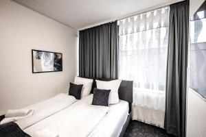 Postel nebo postele na pokoji v ubytování Hotel Mirage Düsseldorf-Neuss