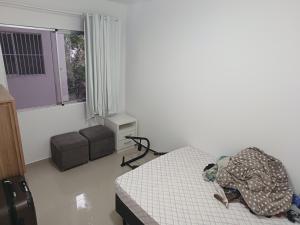 Una cama o camas en una habitación de Apartamento 2 quartos