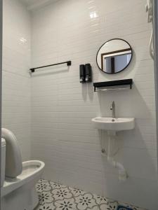 Bagno di TDOZE Hotel