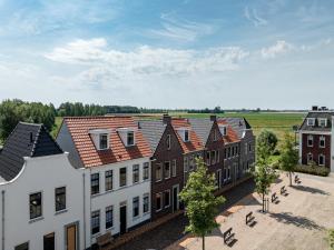ColijnsplaatにあるHoliday Home in Colijnsplaat by Oosterscheldeの一列の建物の上面