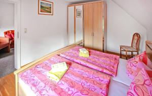Postel nebo postele na pokoji v ubytování Ferienwohnung Mönchgut