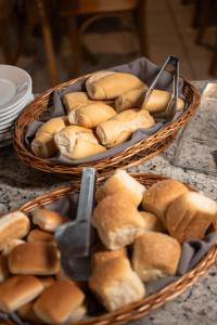 two baskets filled with bread on top of a table at Hotel Praia do Morro in Guarapari