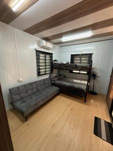 Posezení v ubytování U Cube Staycation + 28 fotografií