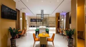 Photo de la galerie de l'établissement City Comfort Inn Maoming Shuidong Wanda Plaza Government, à Maoming 118 autres photos