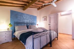 a bedroom with a bed with a blue wall at Il Vignolino in Barberino di Mugello