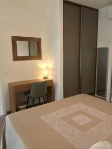 Tahatai - Private beach, pool, AC, High speed net客房内的一张或多张床位