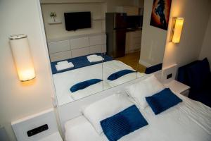 Postel nebo postele na pokoji v ubytování VIP APARTmENTS N2