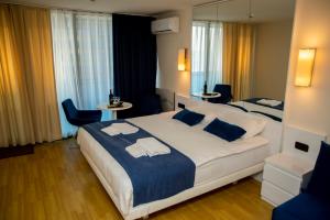 Postel nebo postele na pokoji v ubytování VIP APARTmENTS N2