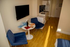 TV a/nebo společenská místnost v ubytování VIP APARTmENTS N9