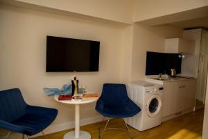 Kuchyň nebo kuchyňský kout v ubytování VIP APARTmENTS N9