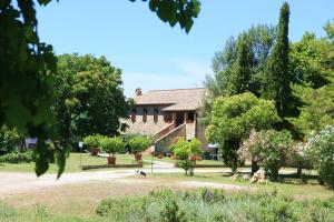 a house with a garden in front of it at Agriturismo Podere Luchiano in Amelia