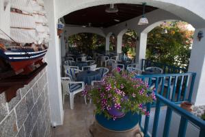 En balkon eller terrasse på Nefeli Hotel