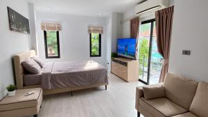 TV a/nebo společenská místnost v ubytování GREEN HILLS VILLAS - Dan An House