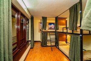 TV a/nebo společenská místnost v ubytování Kwabahal Boutique Hostel
