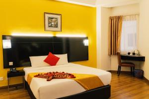 Postel nebo postele na pokoji v ubytování Hotel Sentral Riverview Melaka