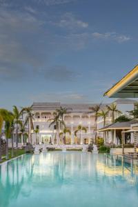 Басейн в Lanna Inthan Resort або поблизу