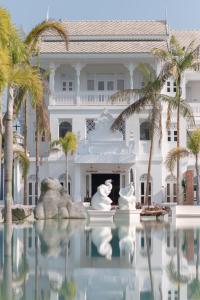 Басейн в Lanna Inthan Resort або поблизу