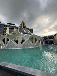 S3 Ayutthaya Hotel内部或周边的泳池