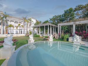 Басейн в Lanna Inthan Resort або поблизу
