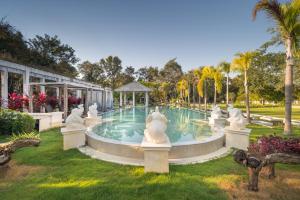 Басейн в Lanna Inthan Resort або поблизу