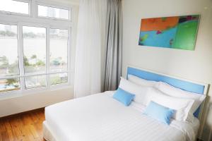 Ліжко або ліжка в номері Palmier Hotel - Art House Da Nang