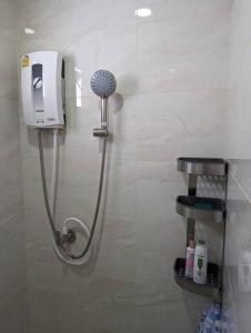 Et badeværelse på Centrally Located 3 BR house in Hua Hin + 19 billeder