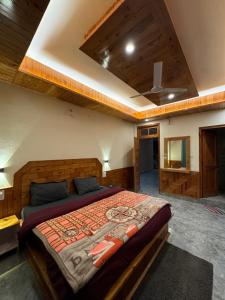 a bedroom with a large bed in a room at Delight Homestay in Kasol