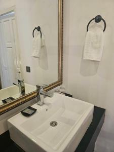 Ванна кімната в Lanna Inthan Resort