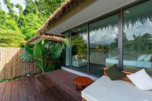 Bazén v ubytování Cherlynn Resort nebo v jeho okolí