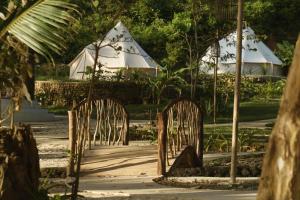 Κήπος έξω από το Parada Beach Camp