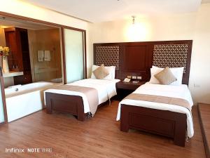Ένα ή περισσότερα κρεβάτια σε δωμάτιο στο Coron Gateway Hotel & Suites