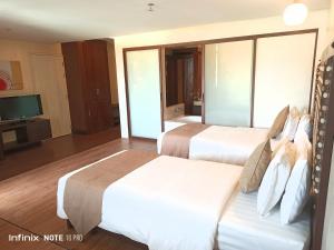 Ένα ή περισσότερα κρεβάτια σε δωμάτιο στο Coron Gateway Hotel & Suites