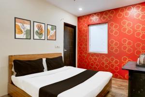 Postel nebo postele na pokoji v ubytování Super Hotel O S J Residency
