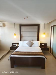 Ένα ή περισσότερα κρεβάτια σε δωμάτιο στο Coron Gateway Hotel & Suites