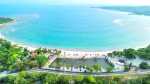 an aerial view of a beach with a group of people at Starlight Cabin Kalianda in Kotadalem